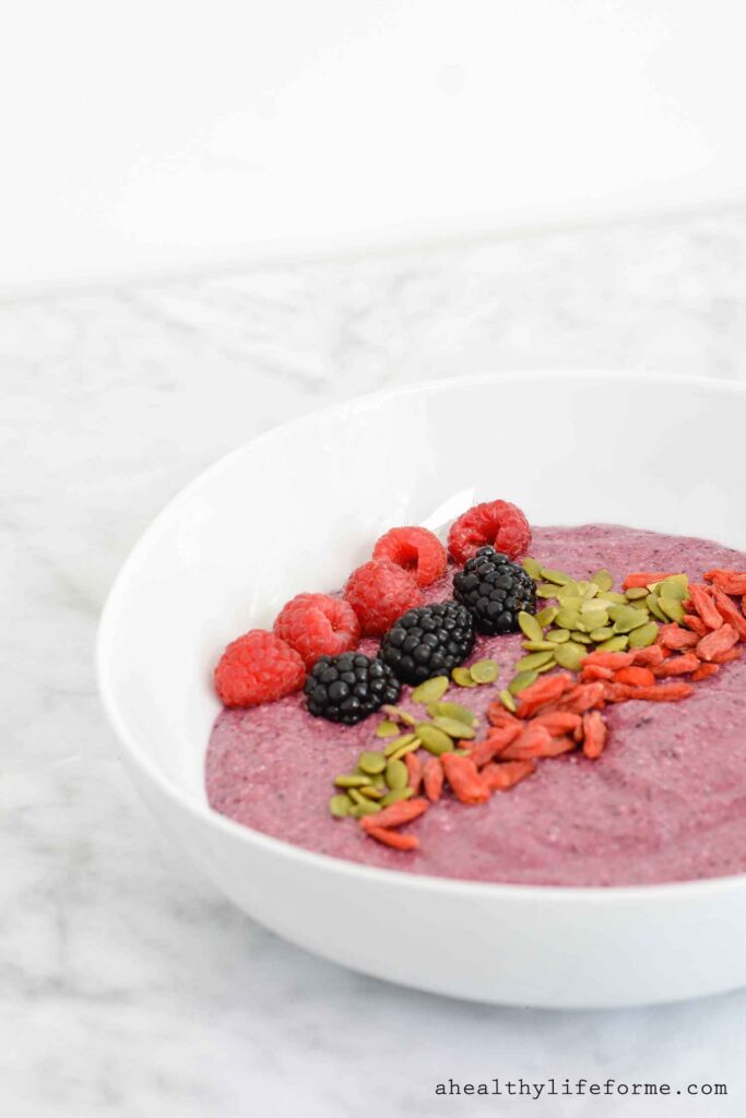 Healthy breakfast bowl with berries and oats